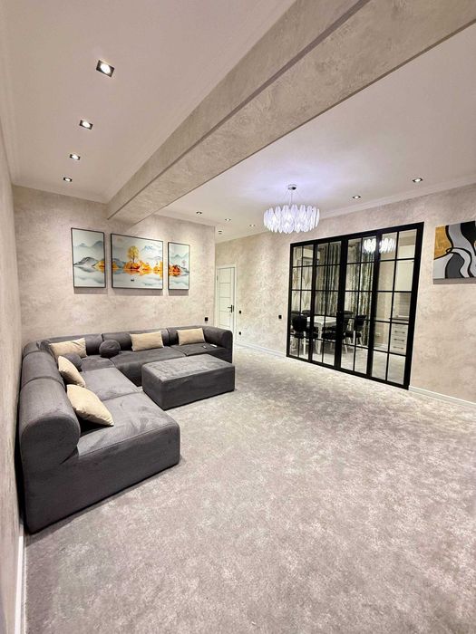 Максим Горький Новостройка 
3/3/4
Площадь: 80 м²