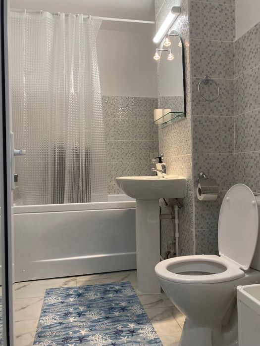 Închiriez apartament