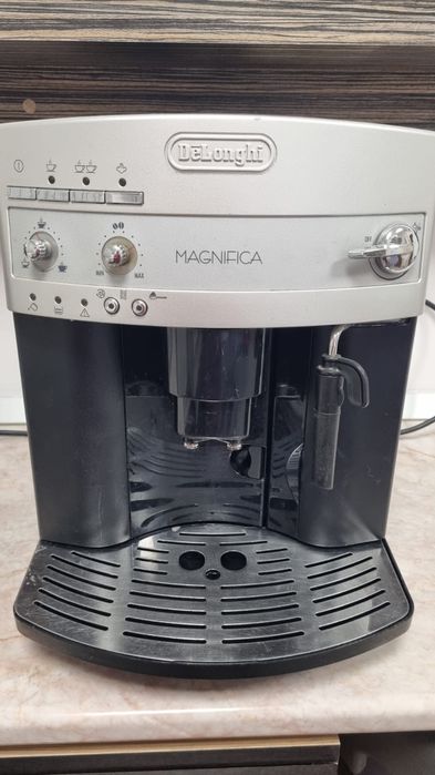 Vînd espresor DeLongi Magnifica