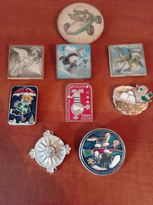 Продам значки и монеты