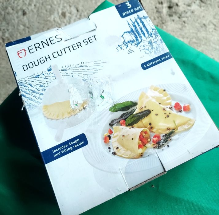 Set forme pentru modelarea găluștelor
Fabricat din