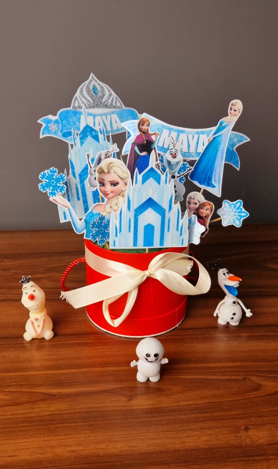 Toppere tort cu tema Ana și Elsa