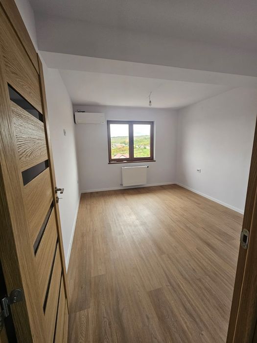 Vând apartament 2 camere,recent renovat