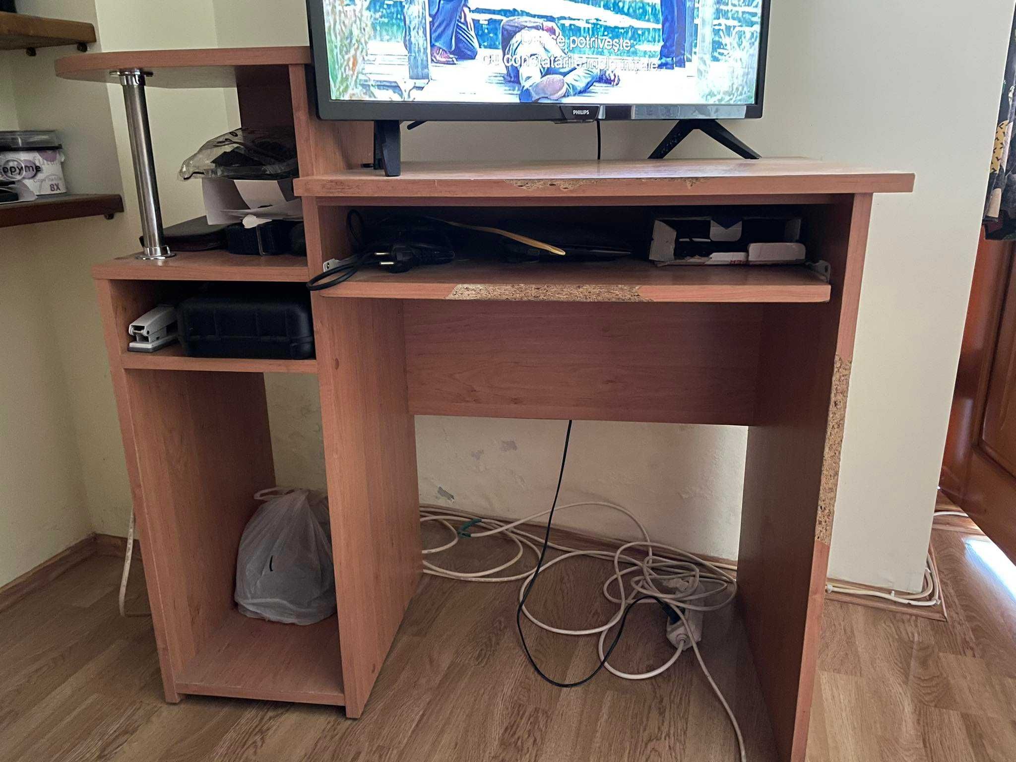 Birou din pal cu etajera pentru monitor