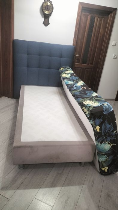 Vând pat 1 persoană cu saltea