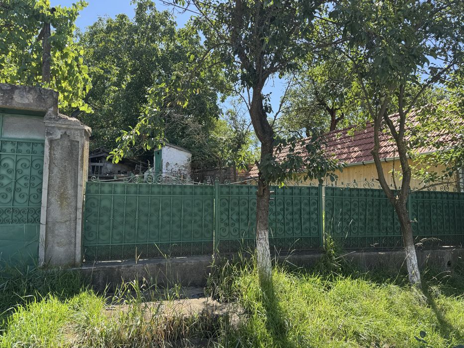 Casa cu 2 camere de vanzare