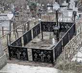 Masa granit , cimitir , cruce , gardut felinar fotogravura pe granit