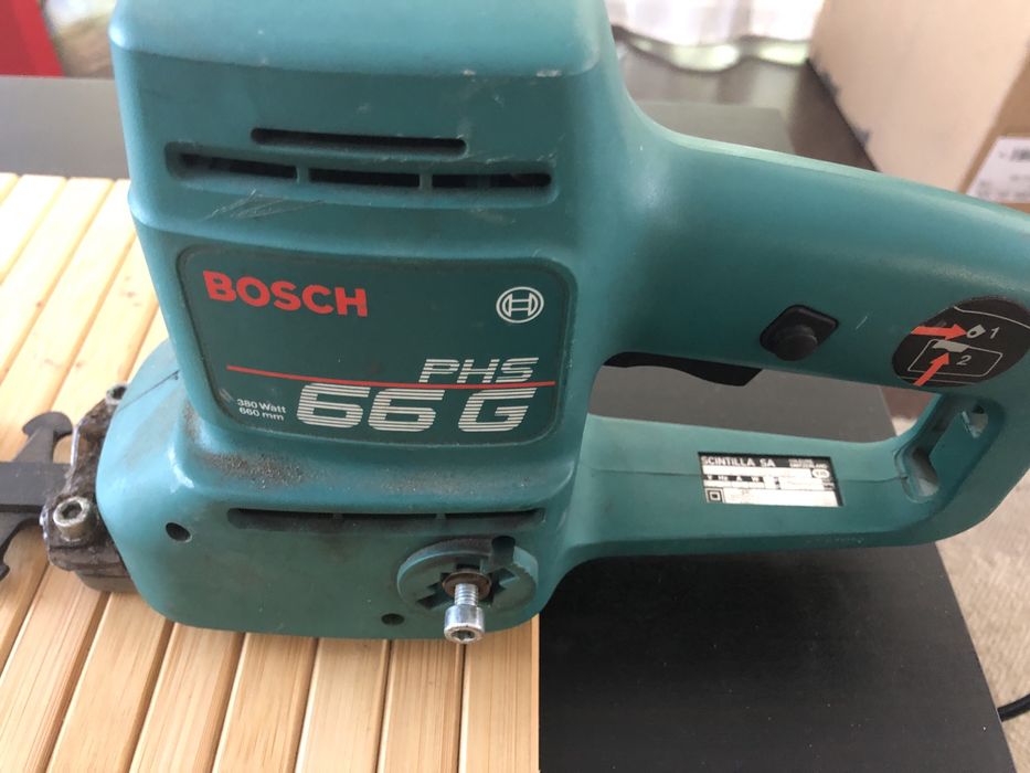 Foarfeca electrica pentru tuns gard viu