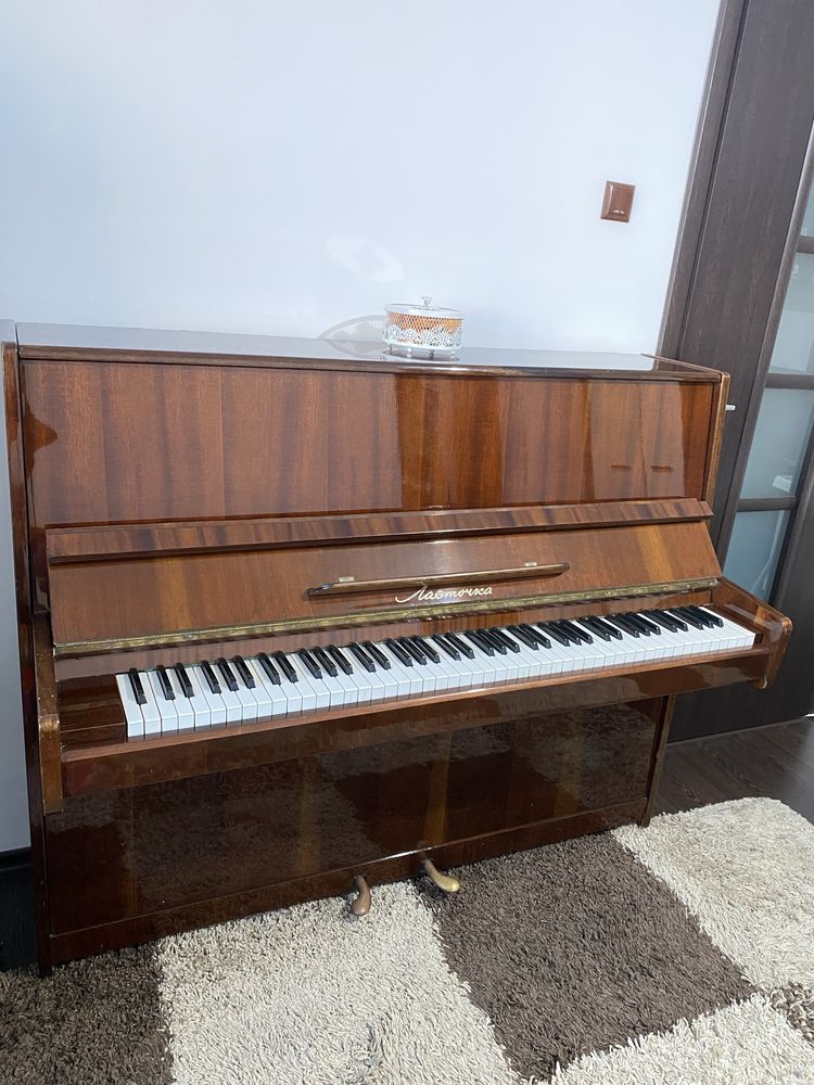 De vanzare pianina impecabila