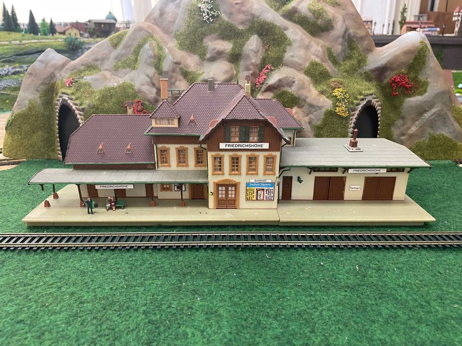 Гара за макет на влак HO 1:87 ЖП моделизъм диорама фигури