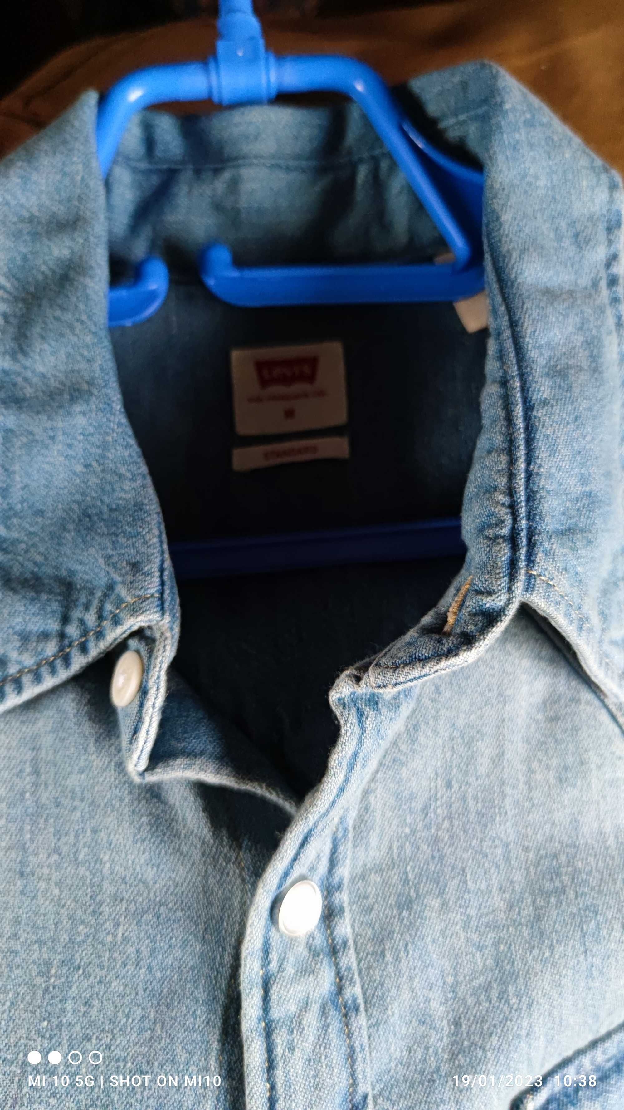 Продавам Мъжка дънкова  Риза LEVI'S 'BARSTOW WESTERN STANDARD