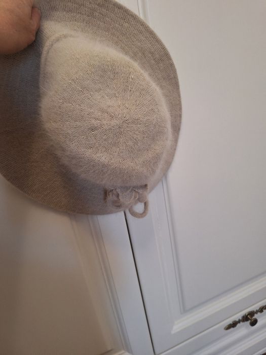 Palarie  de  dama  din  lána