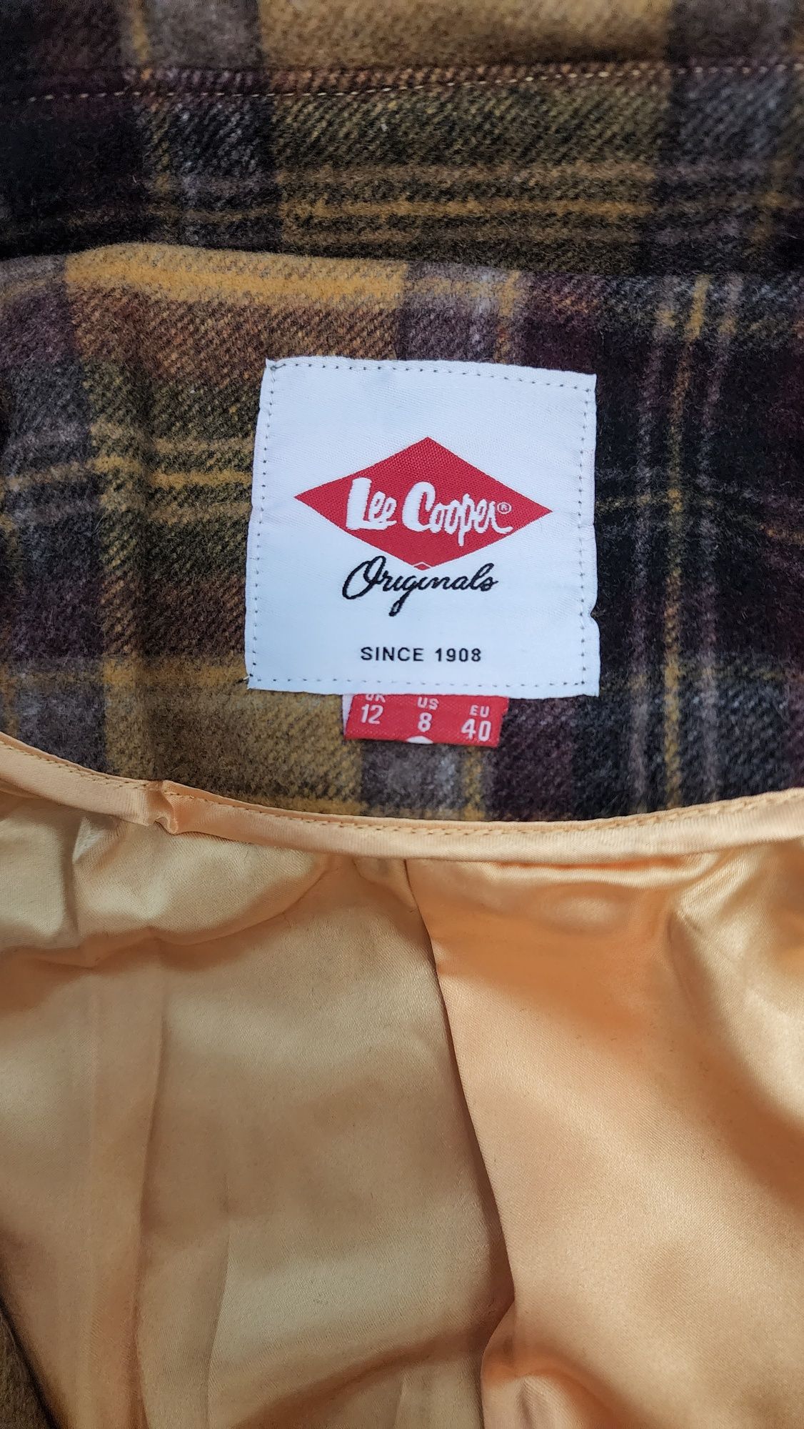 Два различни цвята палта от Lee Cooper