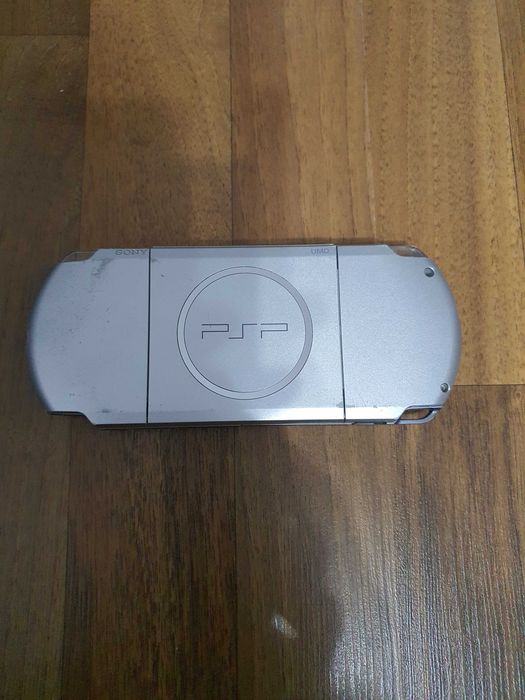 PSP 3000 silver (modat), card + husa