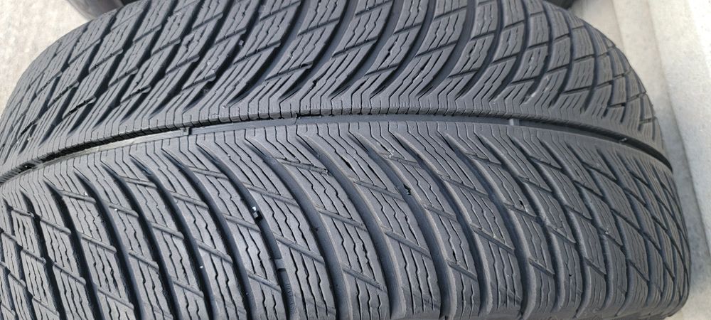 Una bucata  iarna 225 45 18, 235 55 17 pirelli,235 60 18 continental