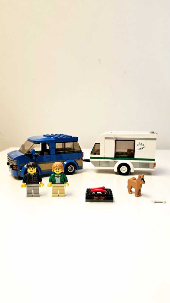 Lego City 60117 - Van & Caravan (2016)