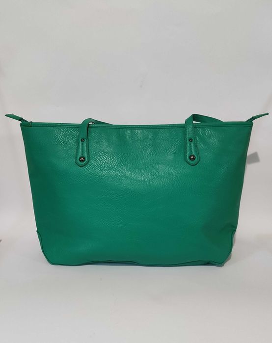 Кожена дамска чанта в зелено