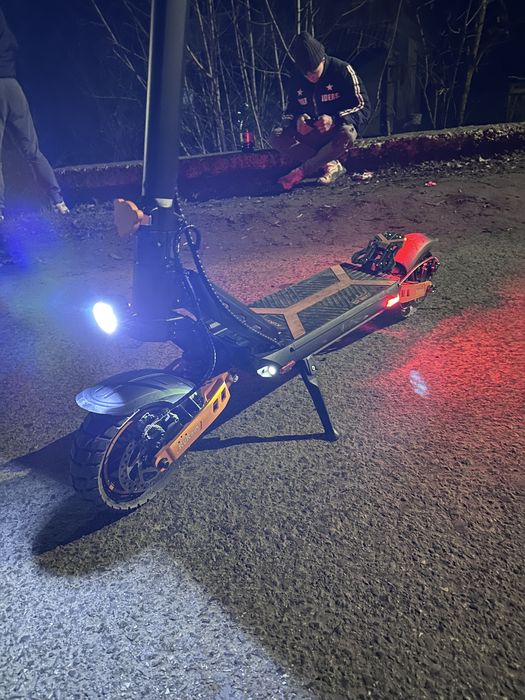 Vând trotineta G2 max