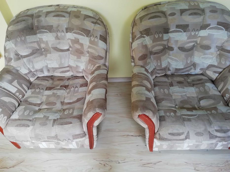 Продавам 2 фотьойла и 2 табуретка