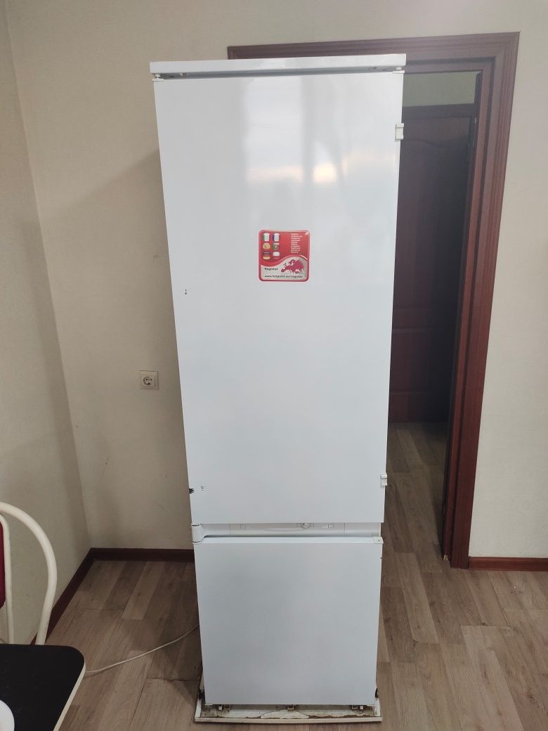 Продам холодильник hotpoint в хорошем состоянии