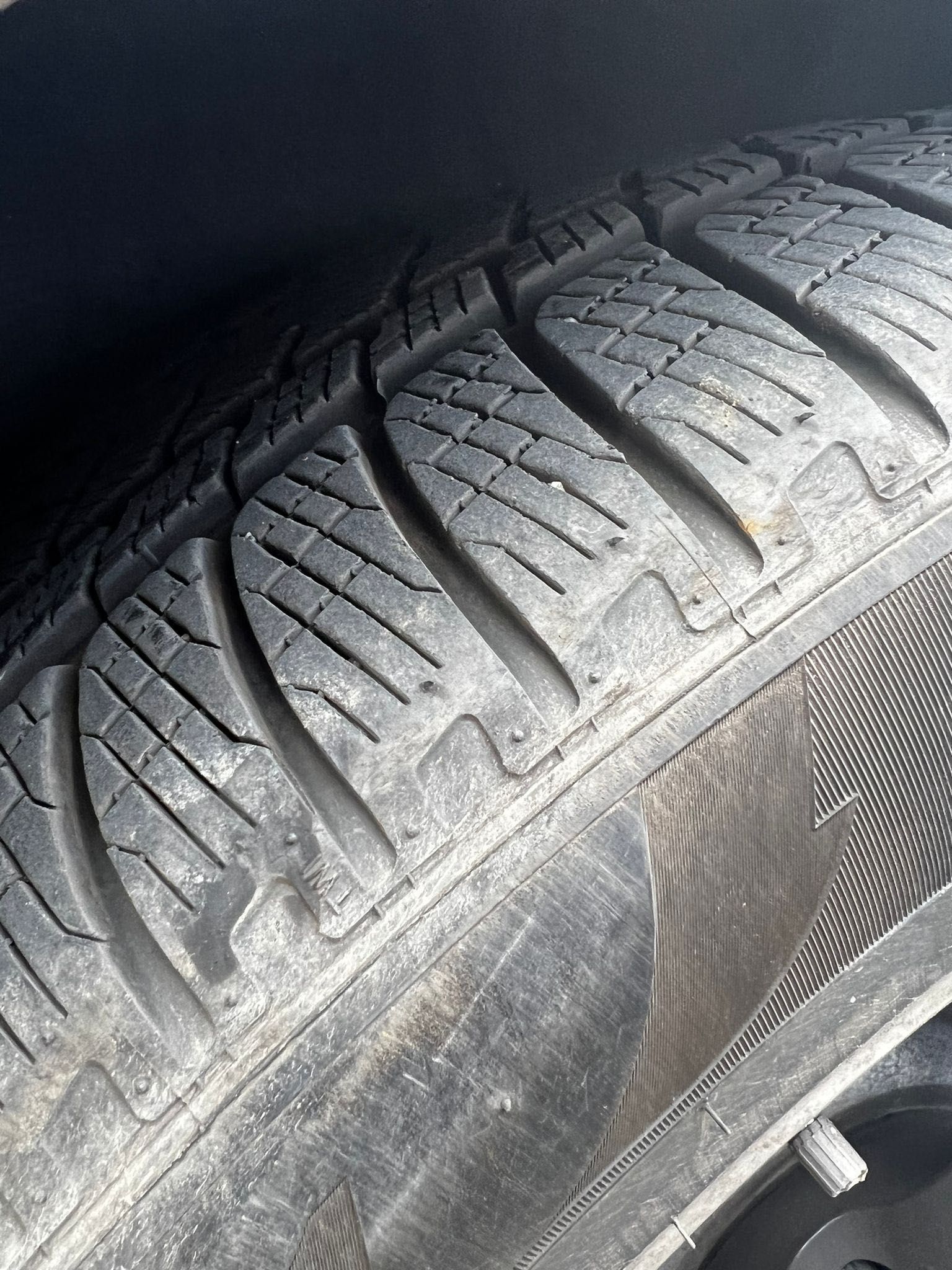 Vand anvelope Pirelli Scorpion Winter Runflat si Hankook