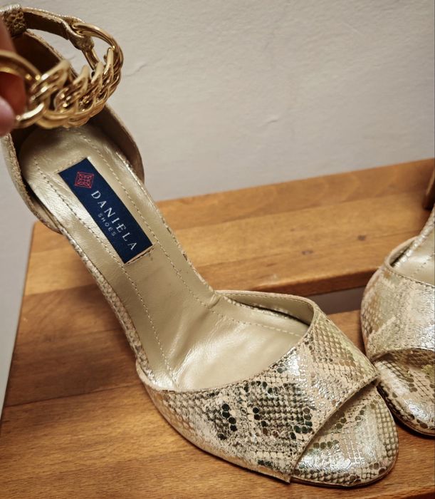 Sandale aurii model “sarpe”