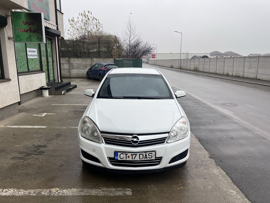 Opel Astra H sedan 1.6 benzina 2009