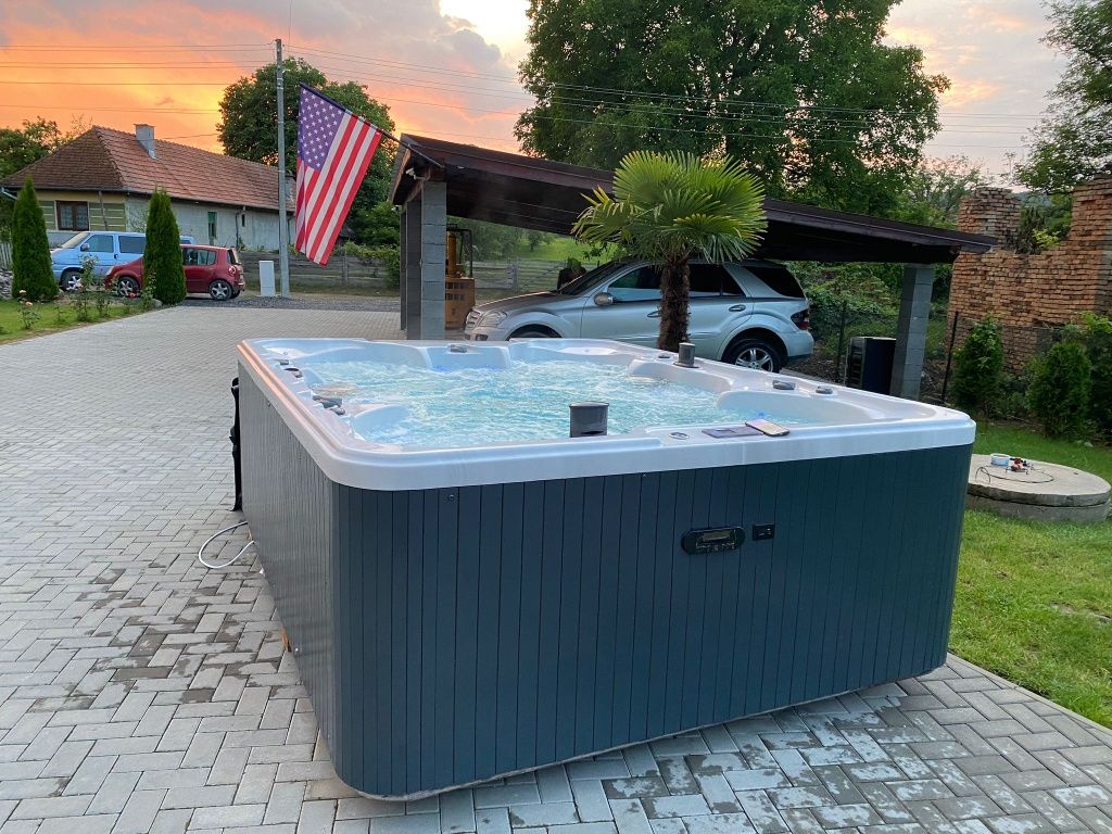 Jacuzzi exterioare 8-10 persoane