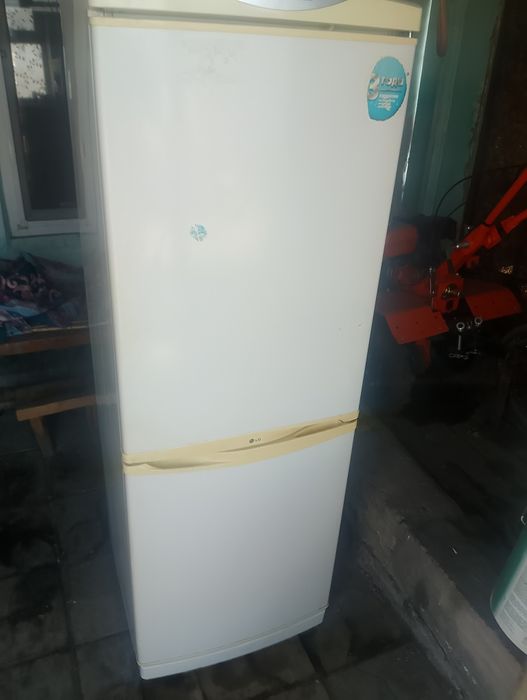 Продам холодильник б/у. Рабочий.LG