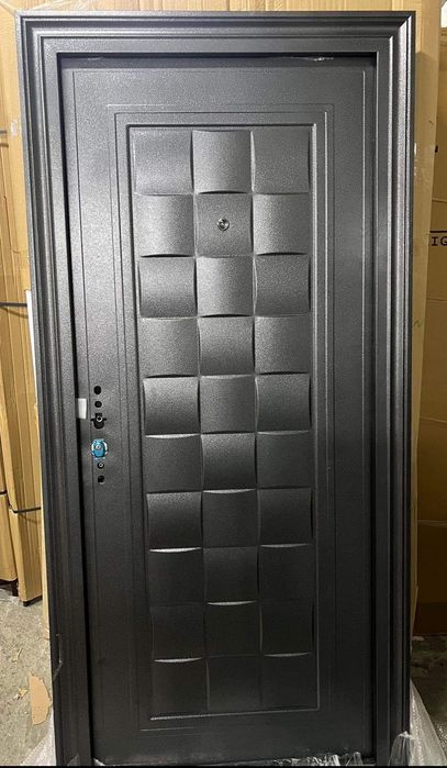 Метална входна врата
