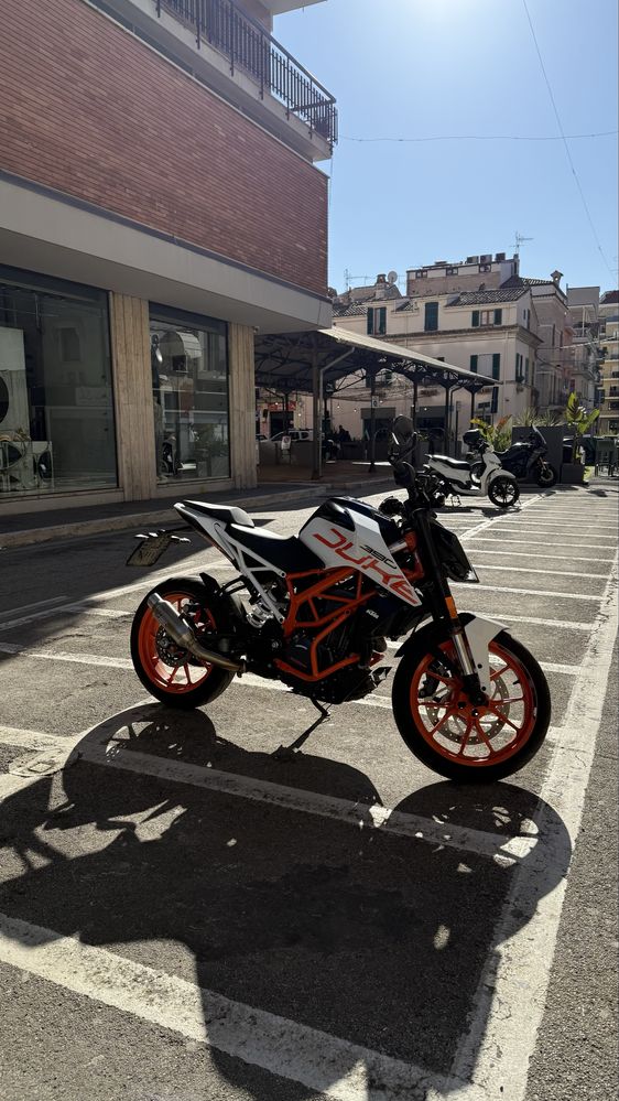 KTM Duke 390 – An 2020 – 15.000 km – Stare excelentă