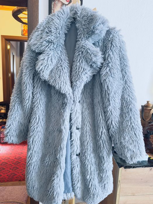 Страхотно синьо палто