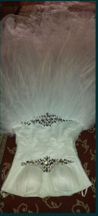 Свадебное платье размера xs 8000тг