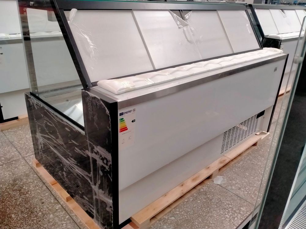 Vitrina frigorifica orizontala pentru mezeluri cu gram drept