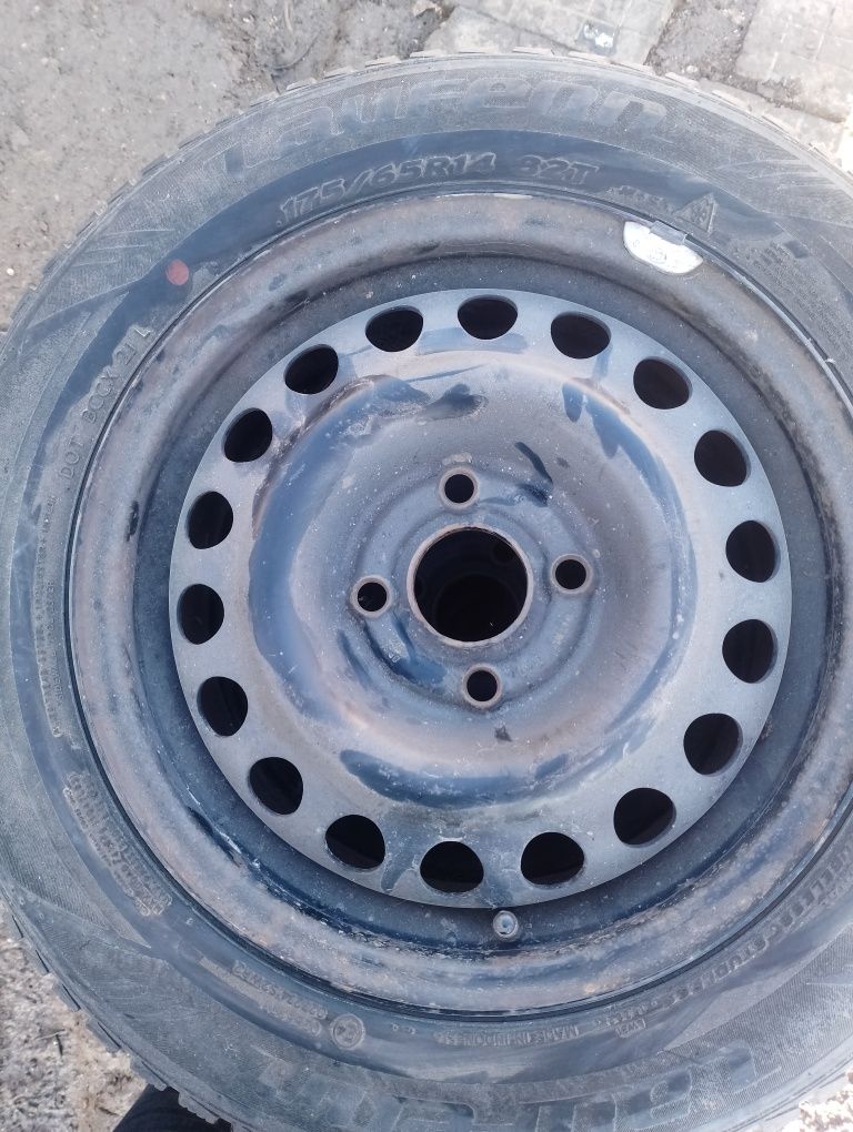 Перфектни Зимни Гуми Със Джанти 175/65R14