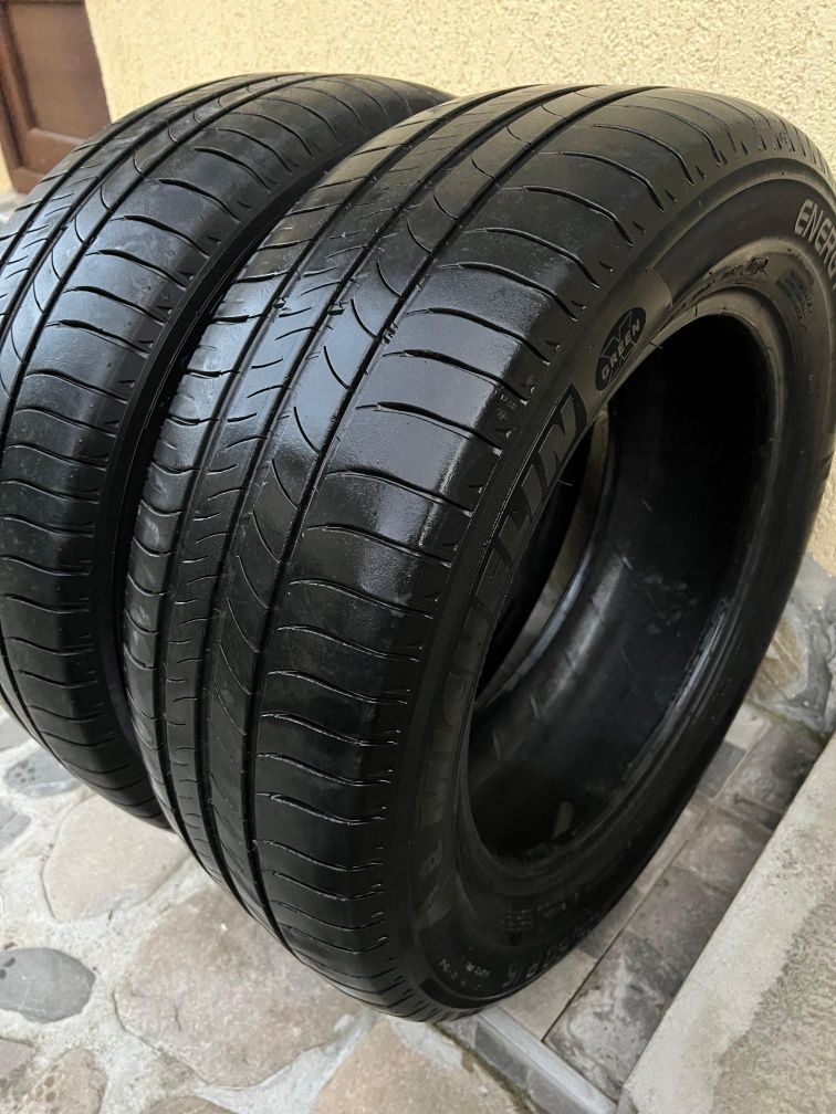 Vând două anvelope Michelin Green X 205 60 R16 Vară