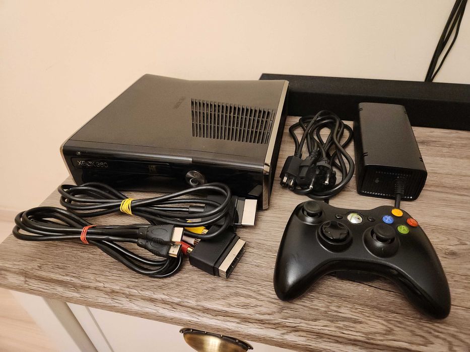 Xbox 360 S (Slim) 250GB - complet functional