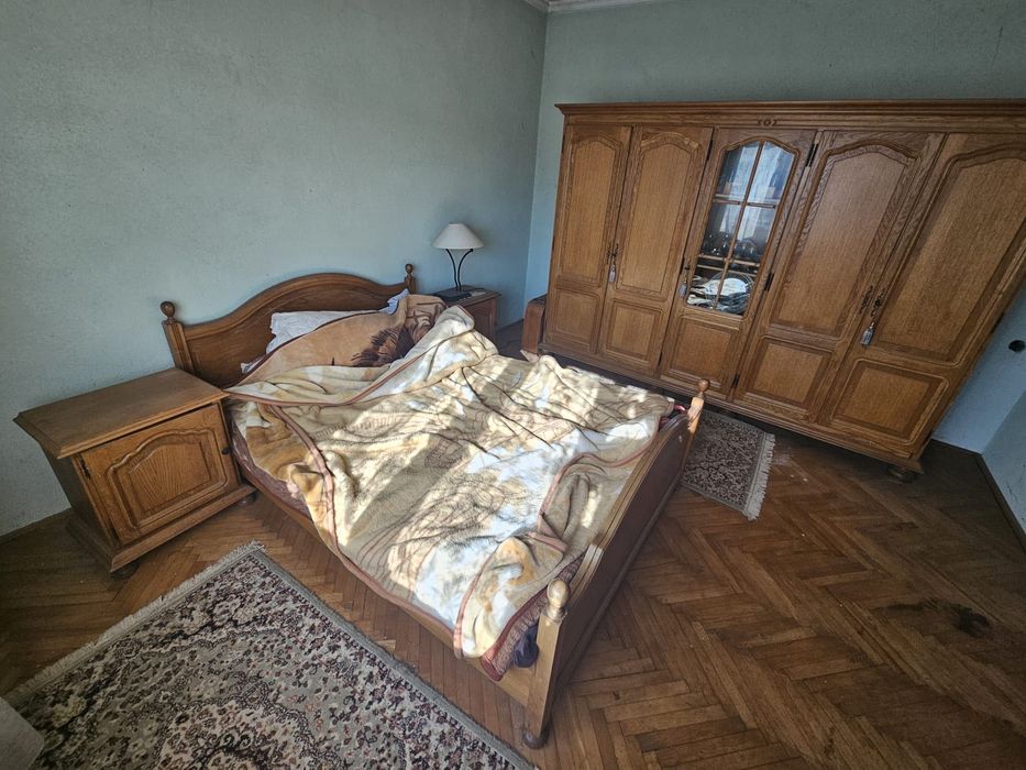 Mobilă veche ,canapea și fotolii baroc ,dormitor ,masă scaune !