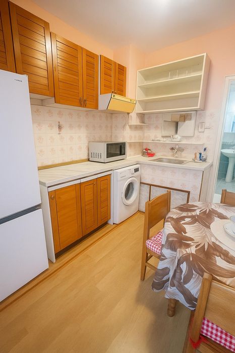 Тристаен апартамент в район Южен