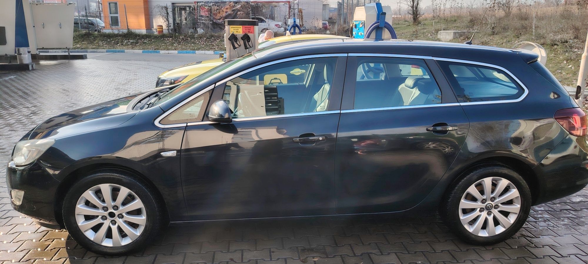 ОБСЛУЖЕН Opel Astra-Sports Tourer 2012 125hp ръчна