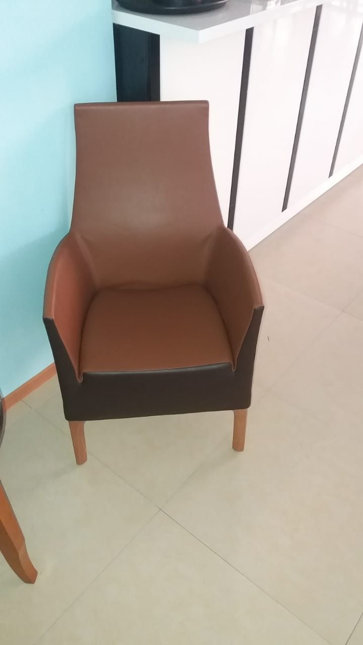 Продам кожаные кресла