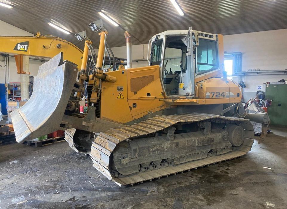 dezmembram buldozer, marca liebherr, tip 724
