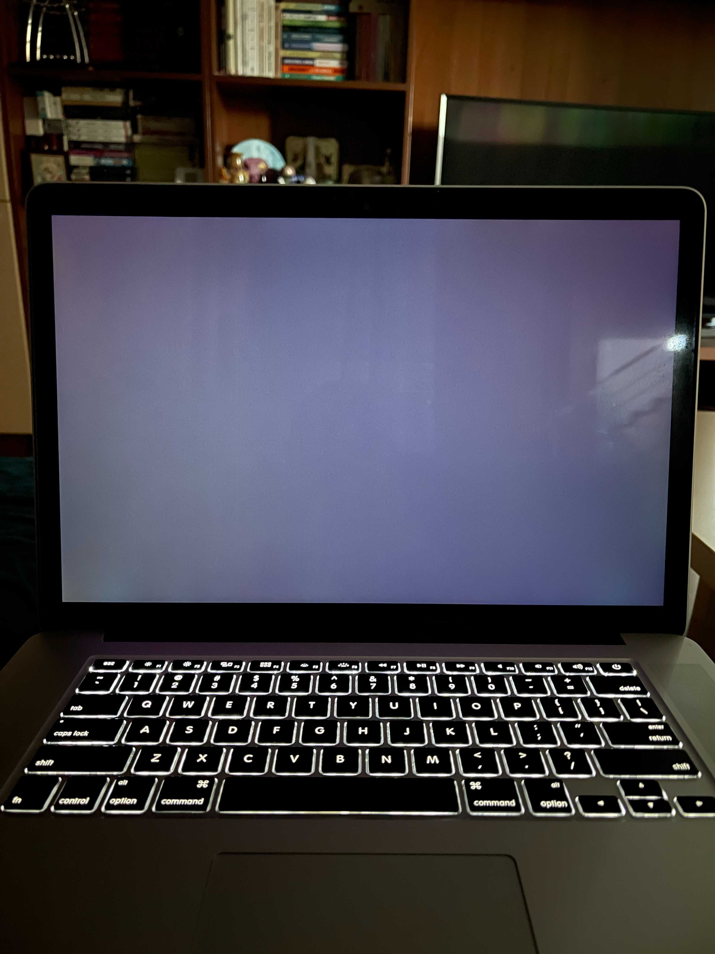 MacBook Pro 15” Retina – i7, 16GB RAM, 256GB SSD
