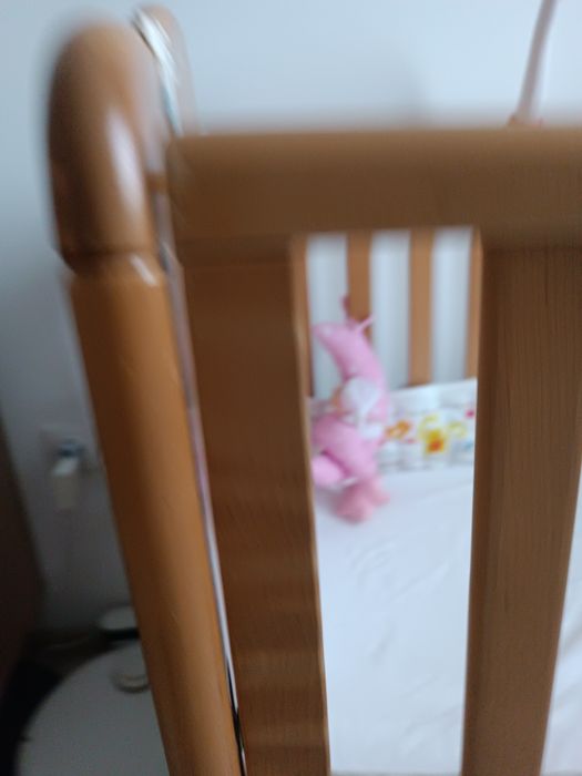 Pătut bebe lemn natural+ jucării & lenjerie.