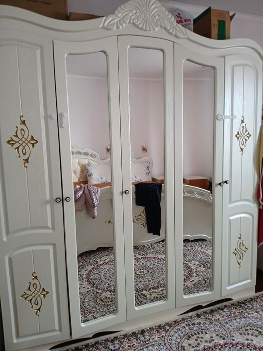 Продам спальный гарнитур