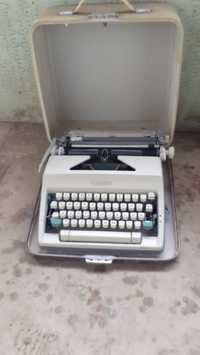 Masina de scris in stare foarte bună de funcționare