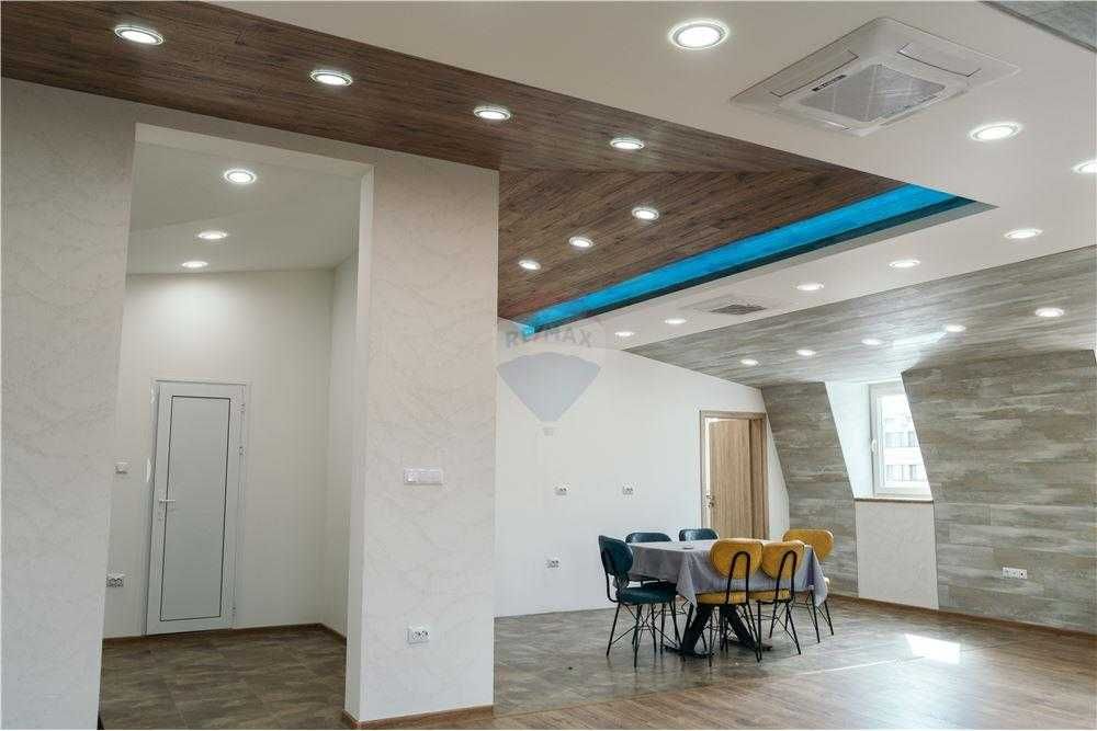Продава се Офис в Шумен, Център - 392 кв.м за 1562 €/кв.м - Снимка #2