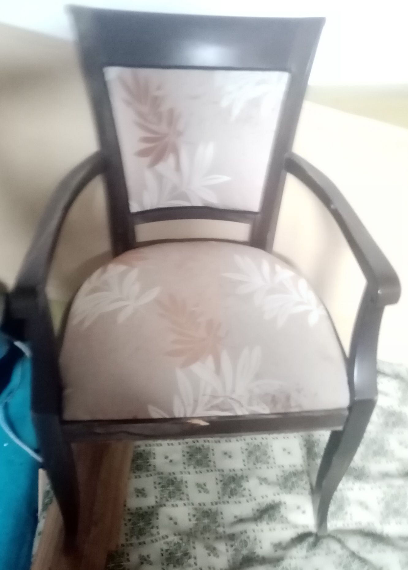 Продавам столове