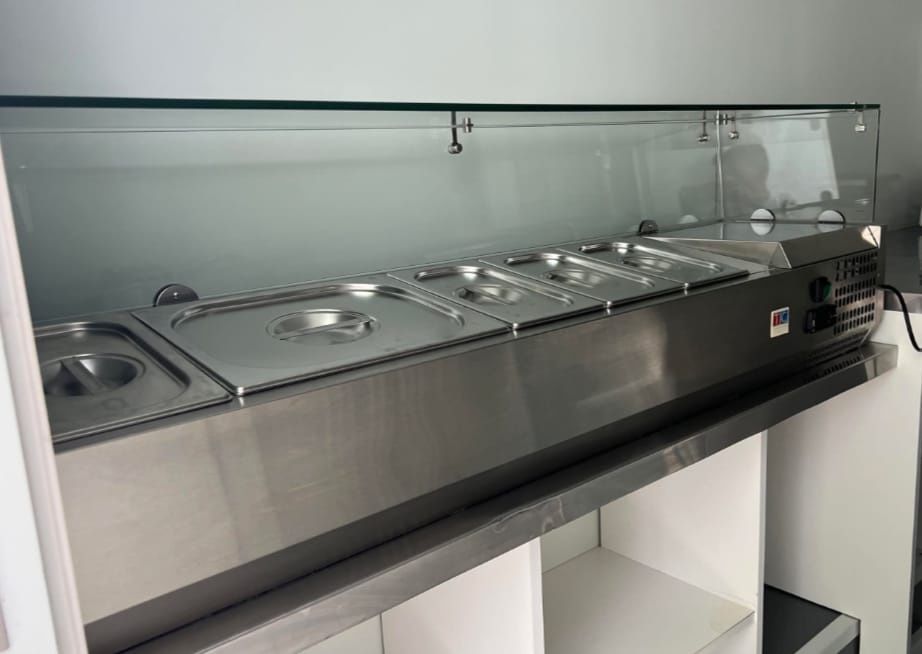 Vitrina rece bucatarie 1,40 m