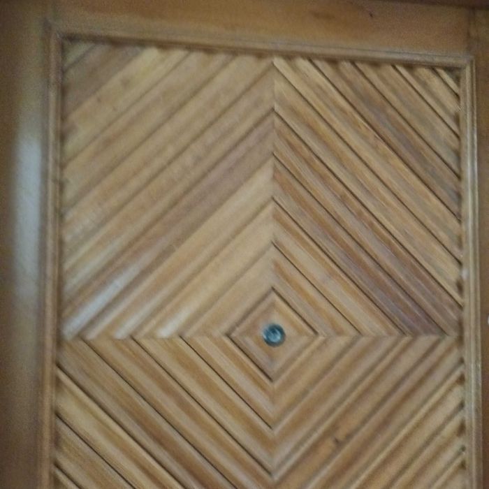 Usa intrare din lemn masiv